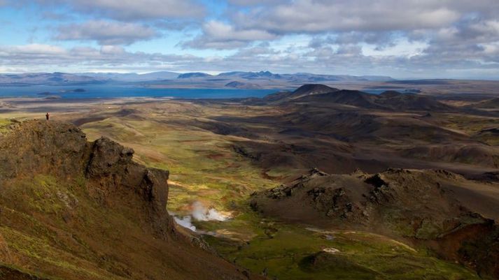 Þverárdalur er gróðursæll dalur norðaustan við Hengil, milli Nesjavalla og Hrómundartinds og er svæðið vinsælt til útivistar. Orkuveita Reykjavíkur áformar að reisa 90 MW jarðvarmavirkjun í Þverárdal.