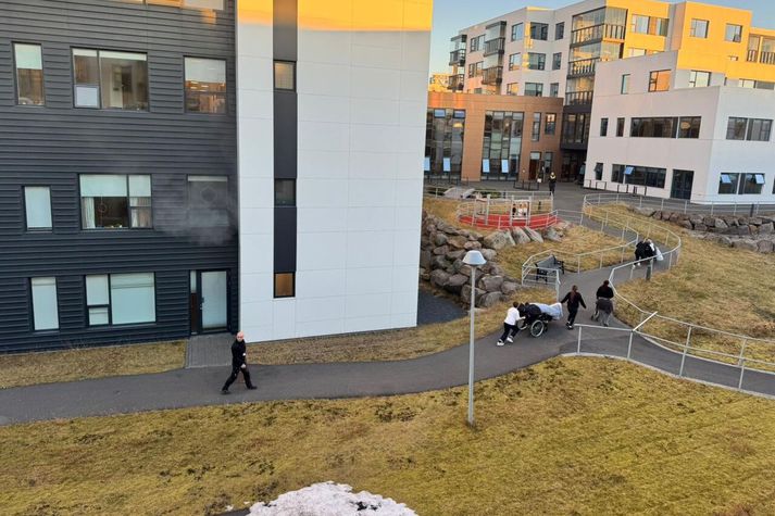 Hjúkrunarheimilið var rýmt vegna eldsins.