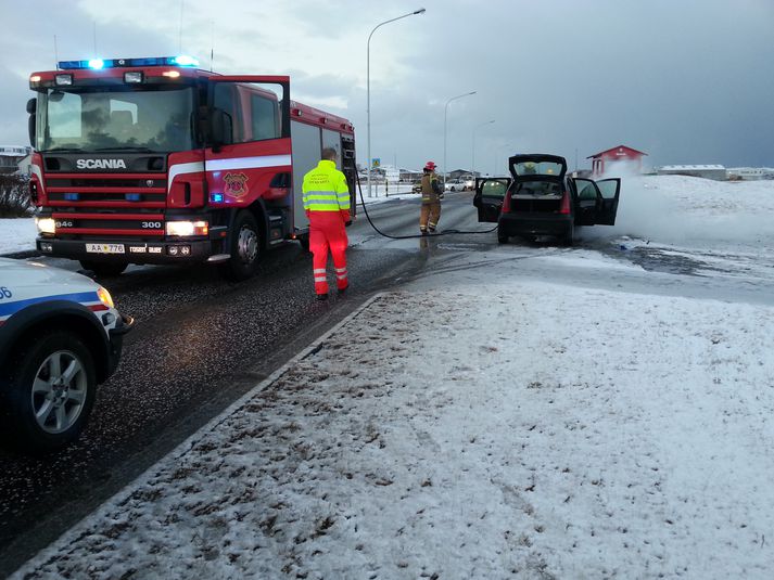 Mynd af vettvangi þegar slökkvilið réð niðurlögum eldsins.