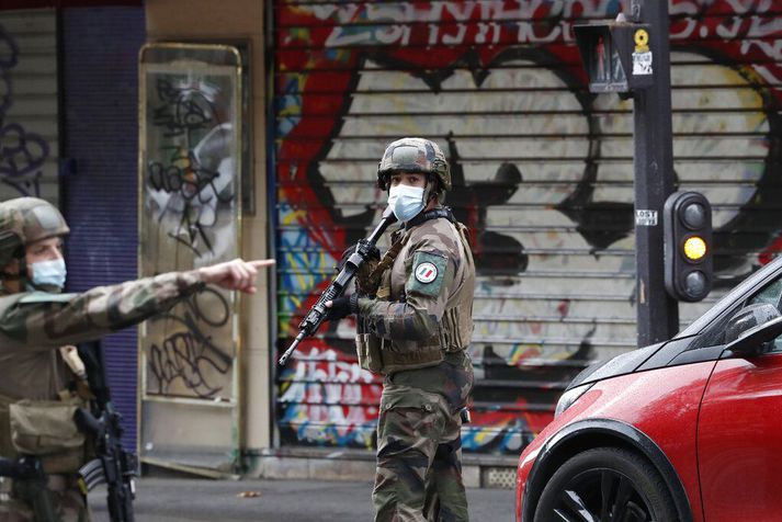 Mikill viðbúnaður lögreglu og hers var í París vegna árásarinnar.