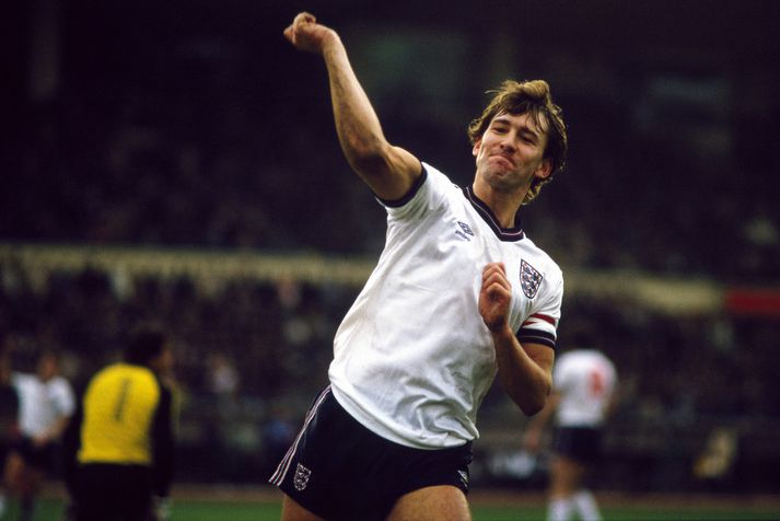 Bryan Robson fagnar þrennu sinni þegar England skoraði síðasta fimm mörk í tveimur landsleikjum í röð.