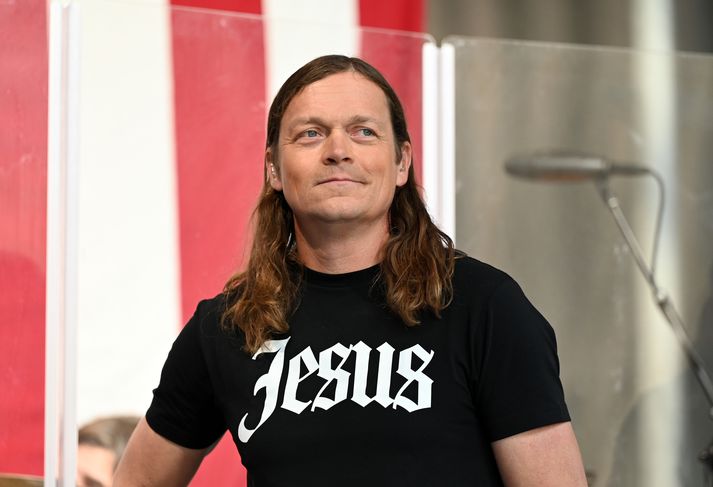 Brad Arnold lést úr krabbameini. 