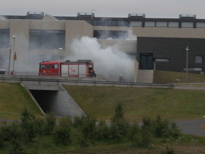 Slökkviliðið að störfum hjá Ingunnarskóla.