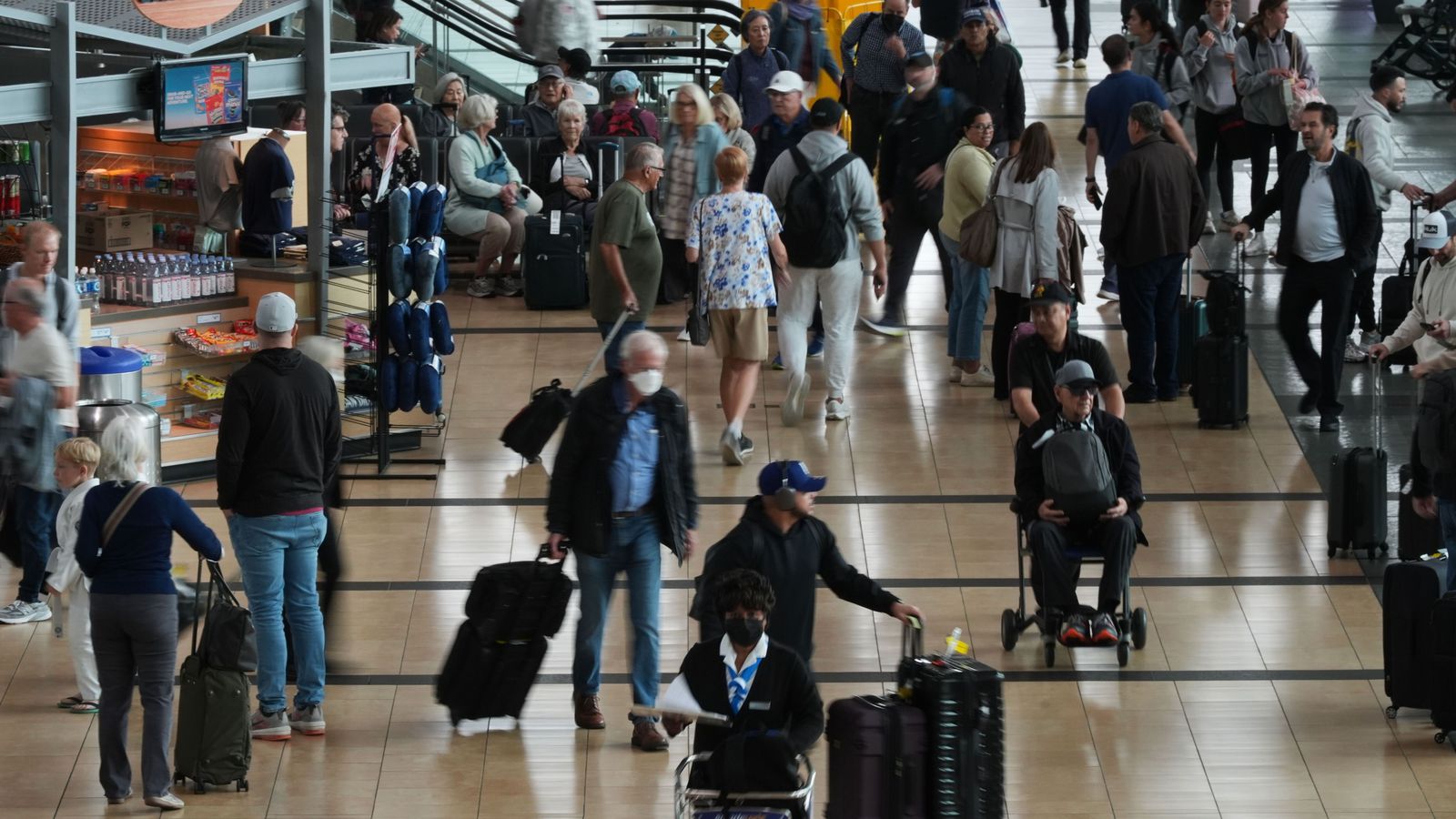 Af­lýsa yfir þúsund flug­ferðum