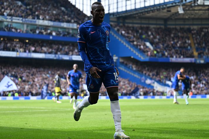 Nicolas Jackson fagnar mikilvægu marki sínu fyrir Chelsea í dag.