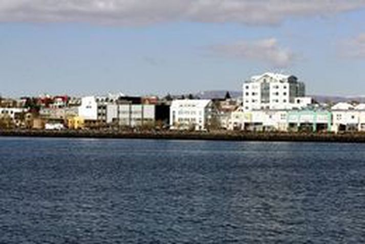 Togarinn er kominn til Hafnarfjarðar