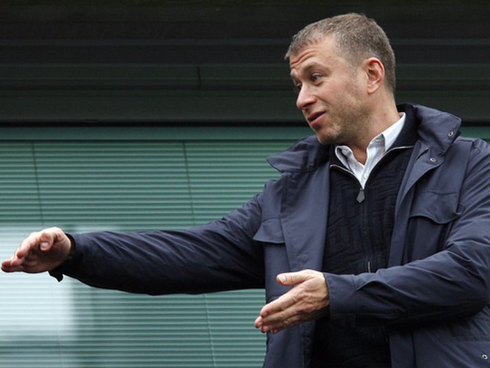 Rússneski auðkýfingurinn Roman Abramovich er eigandi Chelsea.