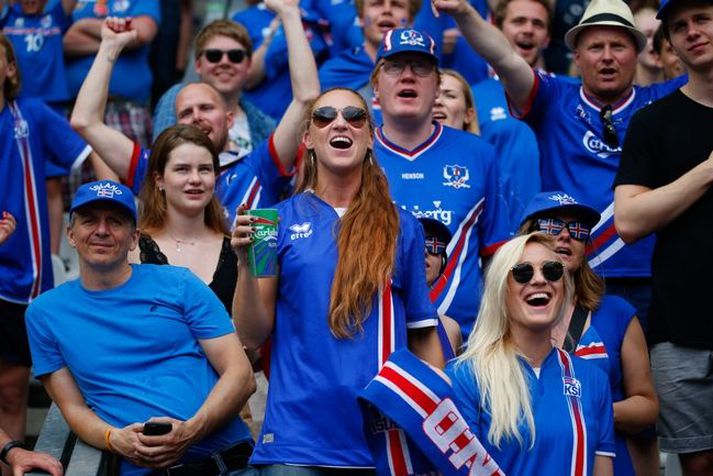 Íslenskir stuðningsmenn létu vel í sér heyra í París og gleyma stundinni á Stade de France seint, líklega aldrei.