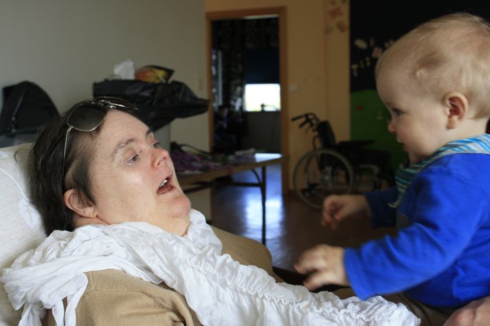 Myndin var tekin í sumardvöl fyrir fatlaða á Eiðum núna í sumar. Á myndinni eru Björg Geirsdóttir og Daníel Darri Magnússon