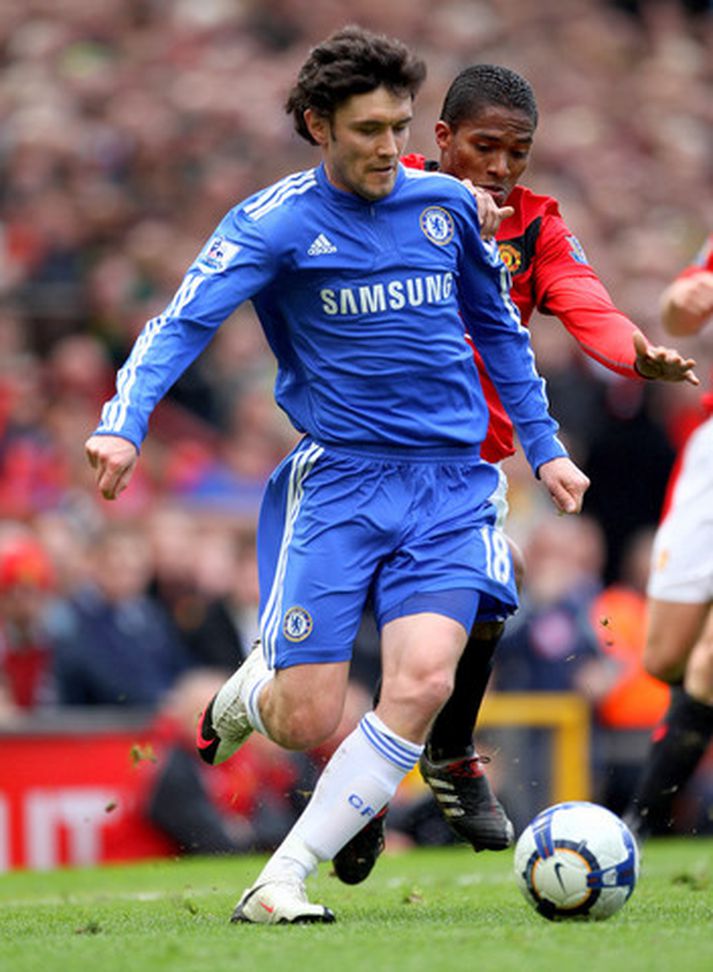 Yuri Zhirkov í leik með Chelsea.