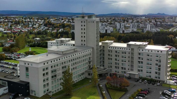 Konan lést á Landspítalanum fyrr í þessum mánuði. Myndin er af Landspítalanum í Fossvogi en ekki kemur fram í tilkynningu lögreglu hvar konan lést á spítalanum.