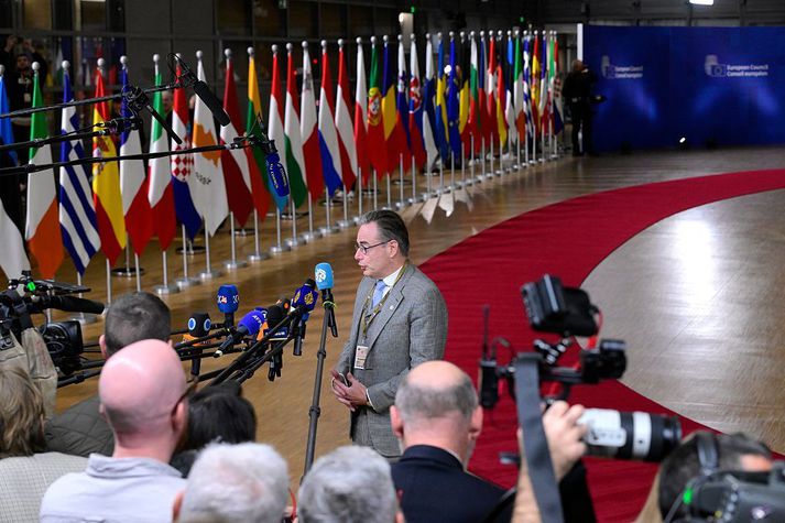 Bart De Wever, forsætisráðherra Belgíu, mætir til fundarins í gær.