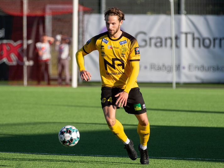 Aron Kristófer mun ekki leika í gulu næsta sumar.