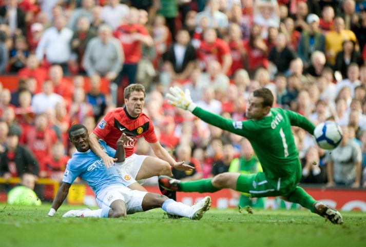 Owen skorar sigurmarkið framhjá Shay Given.