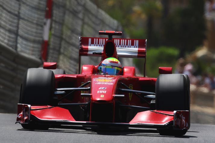 Felipe Massa og Ferrari verða áfram í Formúlu 1 á næsta ári ásamt 25 öðrum ökumönnum.