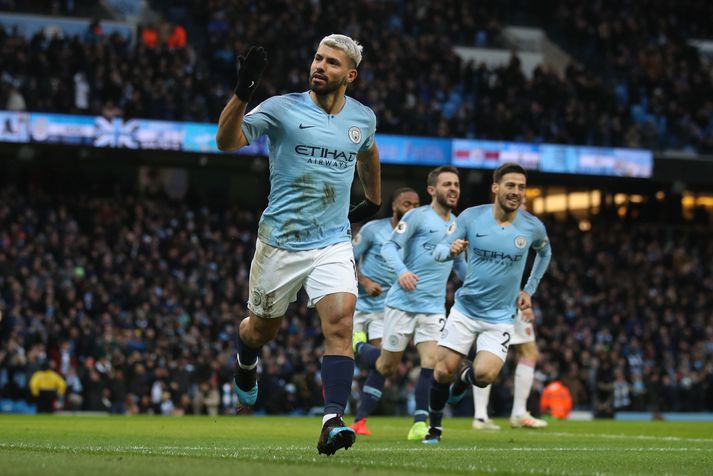 Sergio Agüero fagnar marki fyrir Manchester City í fyrri deildarleiknum gegn Arsenal á tímabilinu.