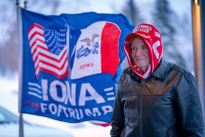 Stuðningsmaður Donald Trump, fyrrverandi forseta, í Iowa lét nístingskulda ekki stöðva sig.