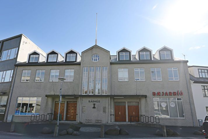 Minnihlutinn telur alvarlega stöðu nú uppi í leikskólamálum í Hafnarfjarðarbæ.