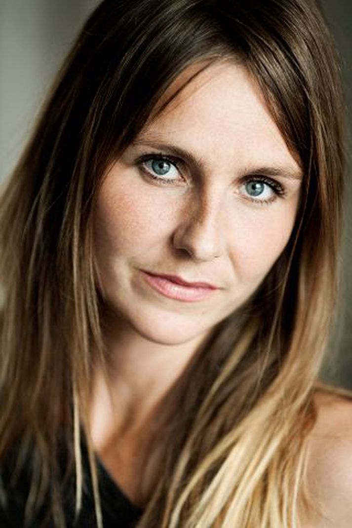 Stefanía Ómarsdóttir hefur slegið í gegn sem hin níu ára gamla Asta í leikverkinu Seest en það byggir á flugeldaslysinu í Kolding árið 2004.