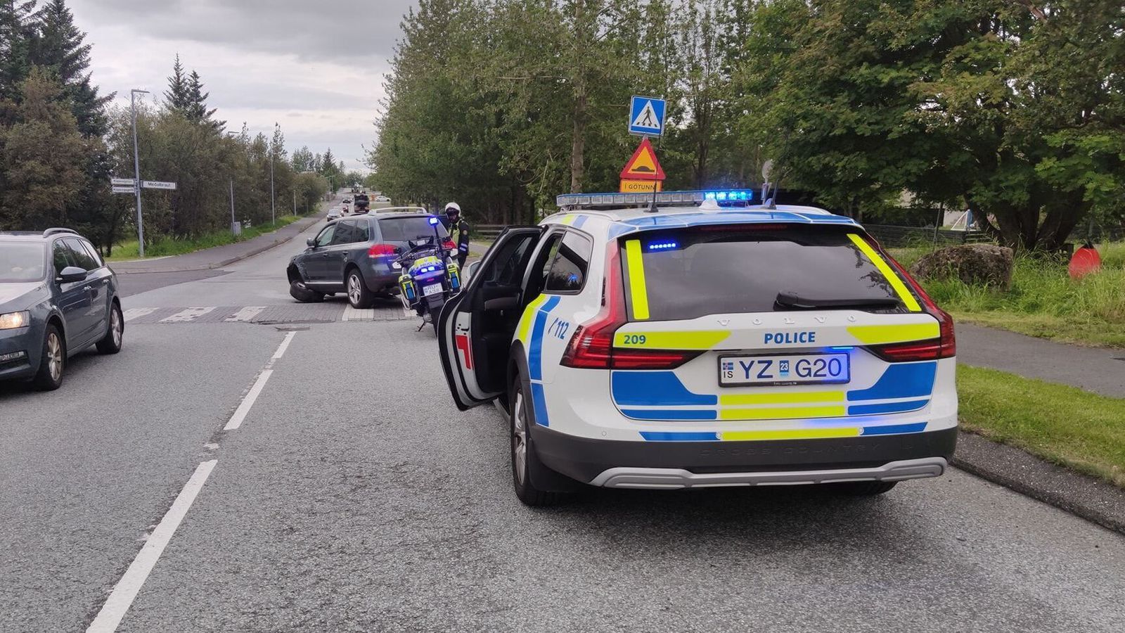 Lentu í harka­legum á­rekstri augna­blikum eftir nauðgun