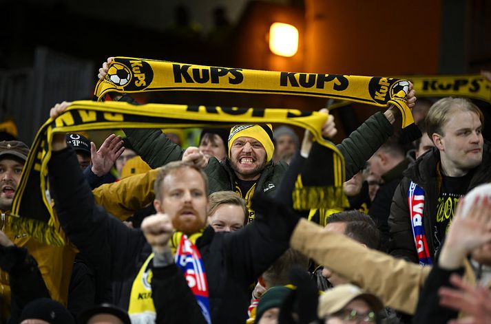 Stuðningsmenn finnska liðsins KuPS höfðu sannarlega ástæðu til að fagna eftir hetjulegt jafntefli við Crystal Palace í Lundúnum sem skaut þeim finnsku áfram í umspil.