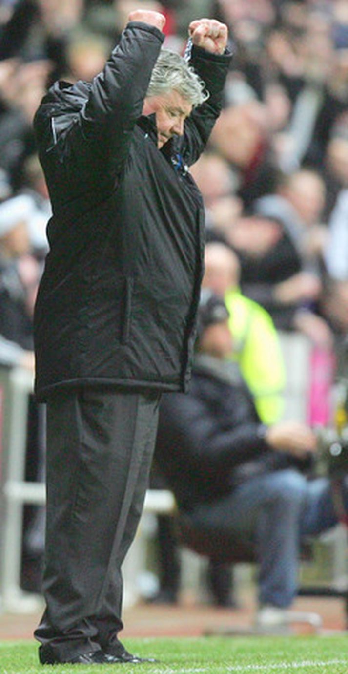 Joe Kinnear gat leyft sér að fagna góðum sigri í dag.
