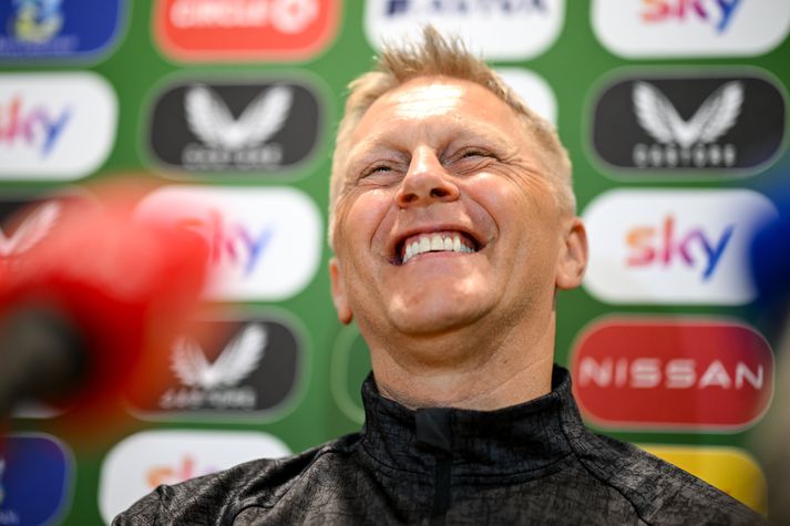 Heimir Hallgrímsson var brosmildur á blaðmannafundi írska knattspyrnusambandsins.