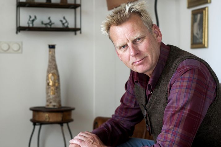 Sigmundur Ernir Rúnarsson spilaði golf í búning.