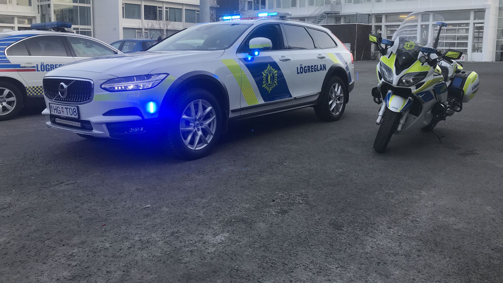 Nýir lögreglubílar með nýjar merkingar á göturnar - Vísir
