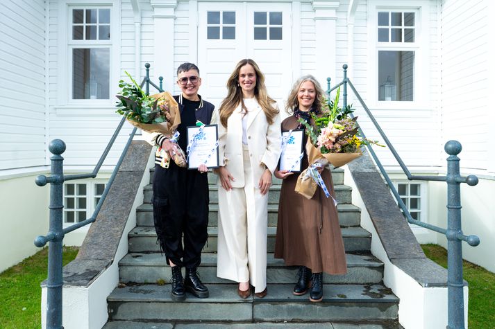 Eva Rún Þorgeirsdóttir og Blær Guðmundsdóttir hlutu Barnabókaverðlaun Guðrúnar Helgadóttur.