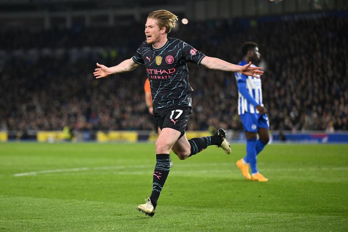 Kevin De Bruyne fagnar eftir að hafa komið Manchester City á bragðið gegn Brighton.