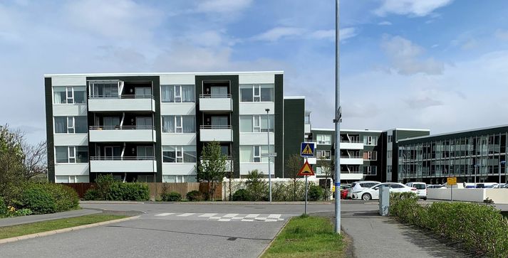 Af vettvangi slyssins við gatnamót Akurvalla og Burknavalla.
