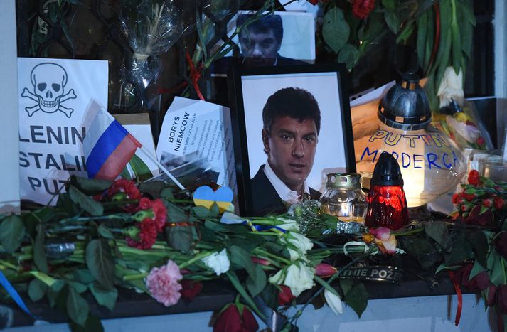 Boris Nemtsov var myrtur fyrir viku síðan þar sem hann var á göngu með kærustu sinni í miðborg Moskvu.