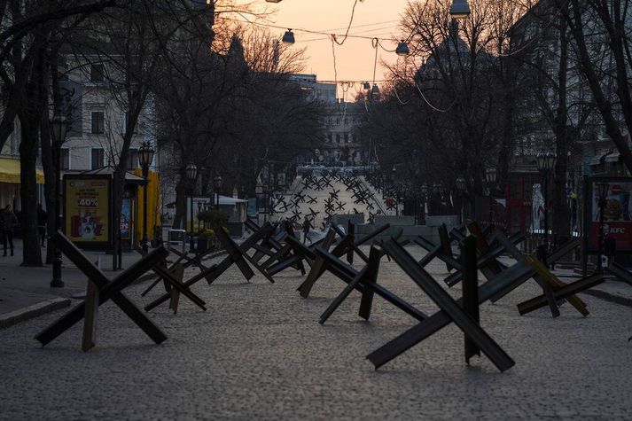 Götur Odesa eru stráðar hindrunum gegn skriðdrekum, ef Rússar skyldu ná inn í borgina.