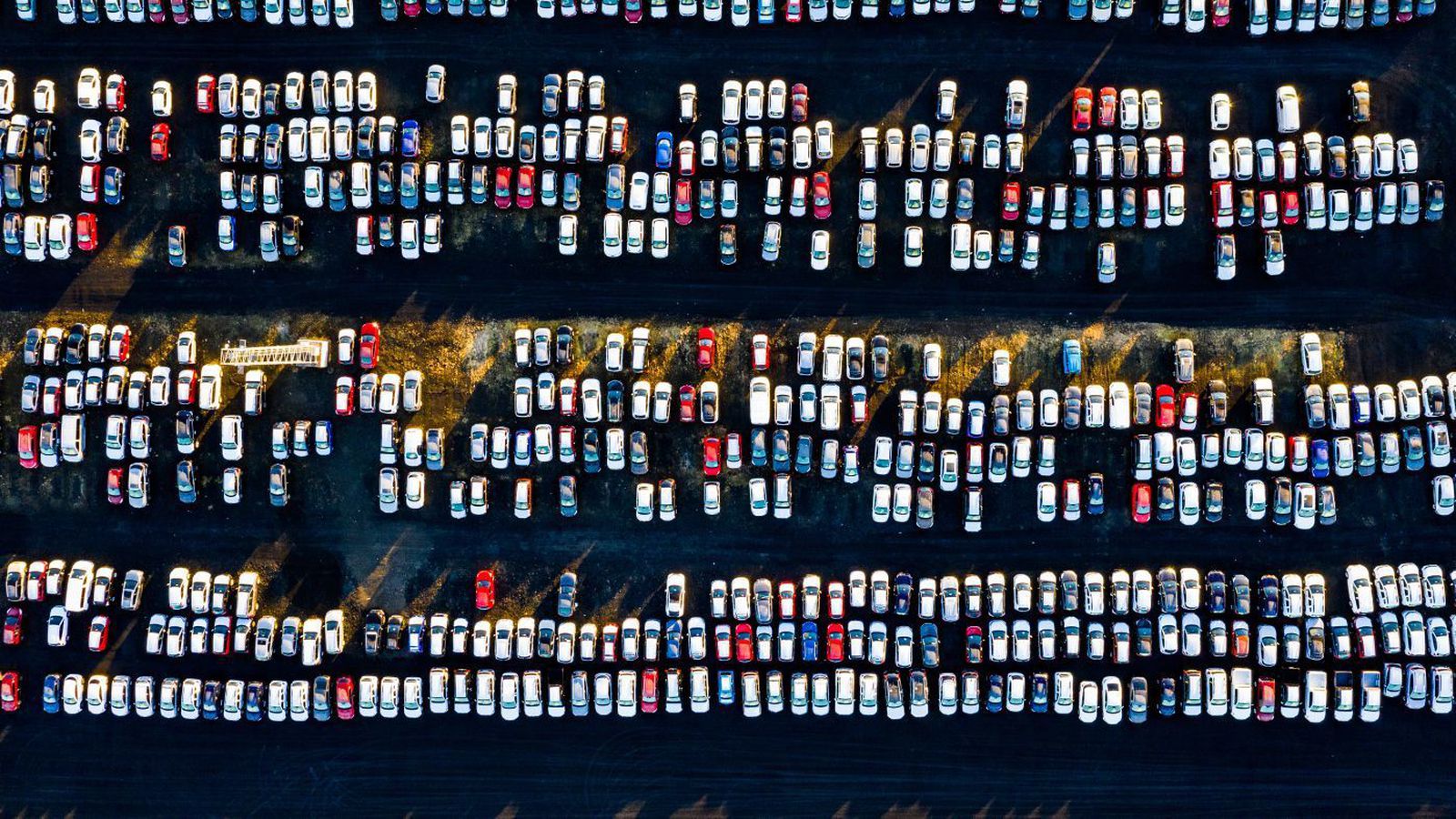 Ó­vissan „allt­um­lykjandi“ og verð­bólgan gæti teygt sig í fimm pró­sent