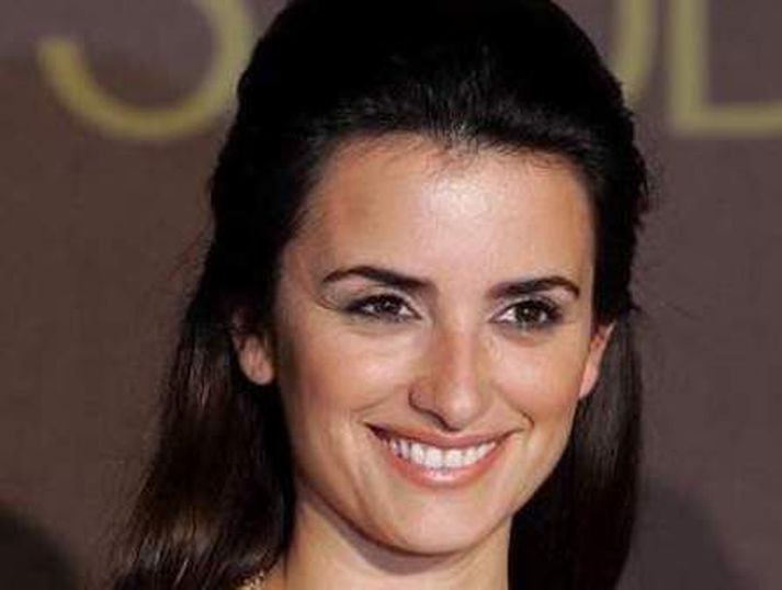 penelope cruz Leikkonan vill halda ástarsambandi sínu fjarri fjölmiðlum.