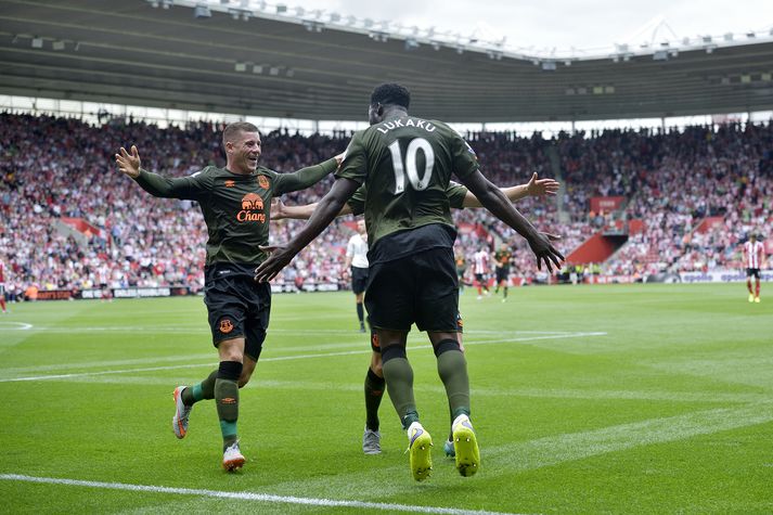 Barkley og Lukaku fagna marki í gær.