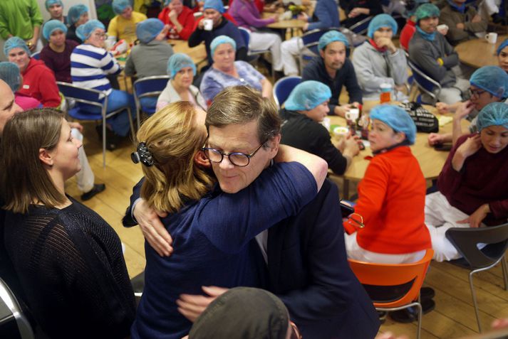 Þorsteinn Már Balvinsson fundar með starfsfólki á Dalvík eftir að Samherjamálið komst í hámæli. Hann segir nú starfsfólk fyrirtækisins sæta ofsóknum.