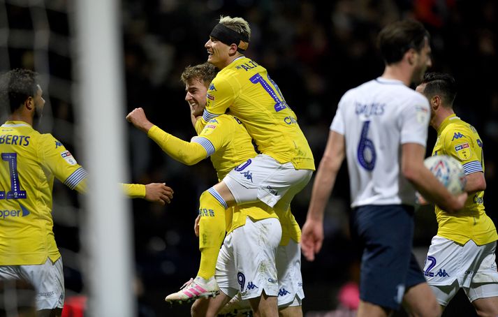 Leikmenn Leeds fagna marki Bamford í kvöld.