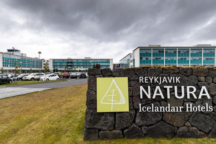 Reykjavík Natura er eitt af hótelum Icelandair Hotels. Forsvarsmenn hótelkeðjunnar hafa hætt við að draga laun frá starfsfólki sínu vegna verkfalla.