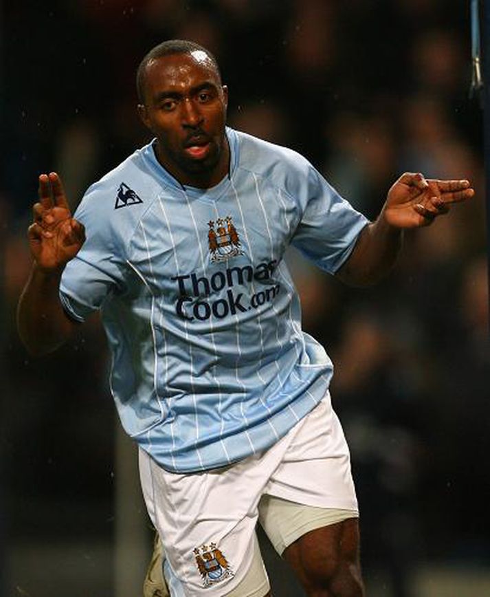 Darius Vassell skoraði fyrsta mark leiksins.