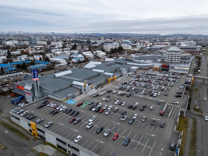 Verslunin er í Kringlunni við hlið H&M. 