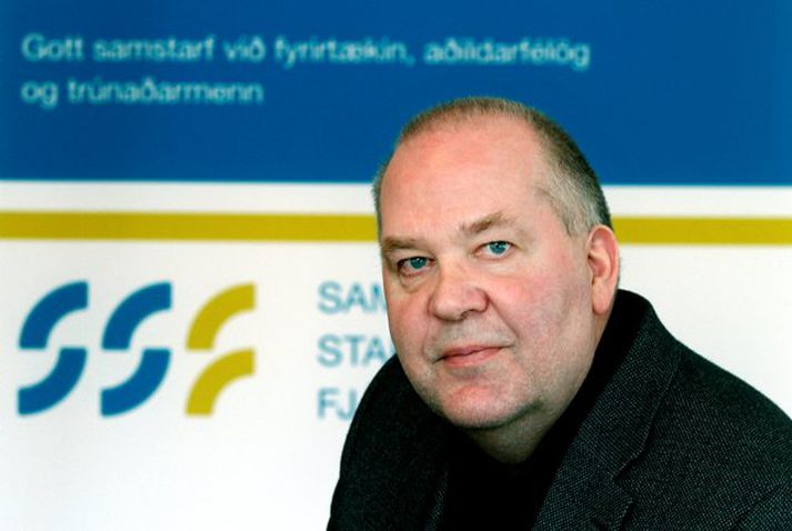 Friðbert Traustason framkvæmdastjóri Samtaka starfsmanna fjármálafyrirtækja segir félagsmenn undrandi á launahækkun bankastjóra Landsbankans á meðan erfiðir kjarasamningar standi yfir.