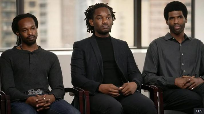 Alvin Jackson, Emmanuel Jean Joseph and Xavier Veal var vísað frá borði þegar starfsmaður kvartaði undan líkamslykt frá ótilgreindum farþega.