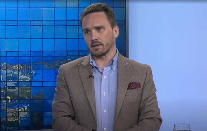 Hörður Ægisson, ritstjóri Innherja, telur að ráðgjafar stjórnvalda hafi mælt með því að allur hlutur ríkisins yrði seldur að þessu sinni.