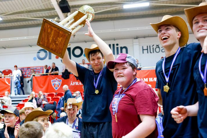 Pavel Ermonlinskij fagnar Íslandsmeistaratitlinum síðasta vor.