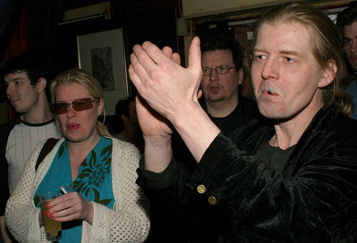 frá setningu menningarhátíðar Grand rokks 2006 Ómar Stefánsson myndlistarmaður og Andrea Gylfadóttir, stjórnandi Sólsnípna, stúlknakórs Grand Rokks.fréttablaðið/valli