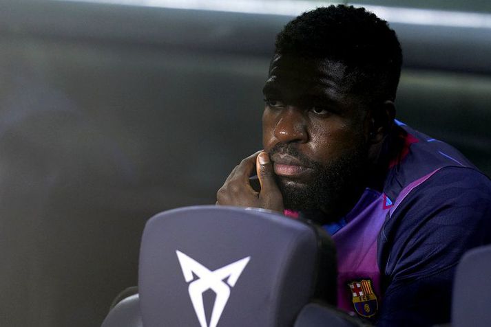 Samuel Umtiti þarf að dúsa á bekknum hjá Barcelona en fær ekkert að spila.