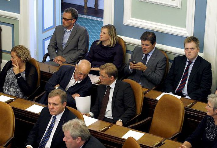 Alþingismenn hyggjast afgreiða hin og þessi frumvörp sem lög fyrir lok næstu viku. Fréttablaðið / gva