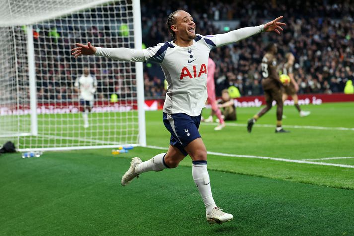 Xavi Simons fangar marki sínu í kvöld.